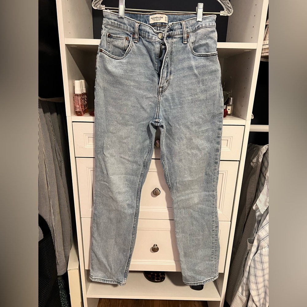 A&F 90s Slim Straight Jeans (short leg)